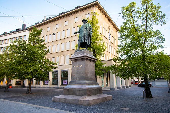 1 Hour Express Walk of St. Gallen with a Local - Stop by the Red Square: The First Clue to the City’s Layout