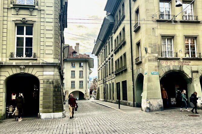 Beautiful Bern's Legends: A Self-Guided Audio Tour - Kindlifresserbrunnen and Charles the Bold: public art with a plot