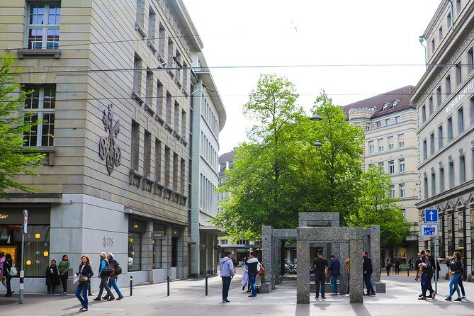 Best Intro to Zurich in 2 hours with a Local - Old Town charm: pastel shutters, flags, and the feel of preserved streets