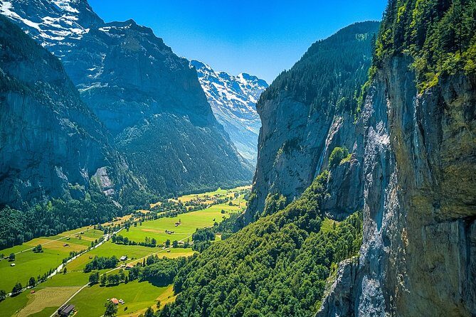Best of Bernese Oberland Tour from Zurich - Stop 4: Brienz village walk for old-school details and wood carving shops