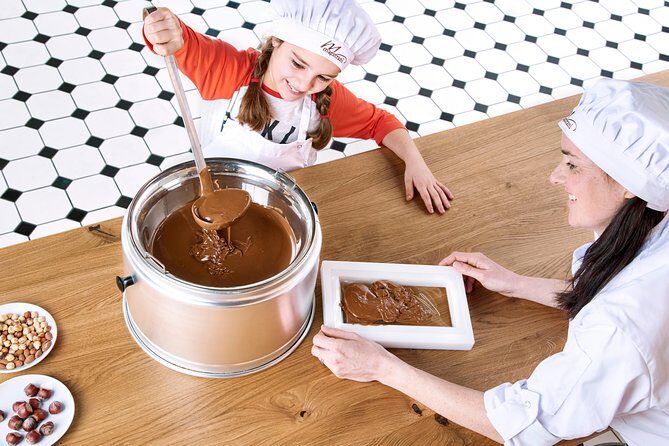 Chocolate factory Individual experience tour - Chocolarium in Switzerland: a short, hands-on sweet stop