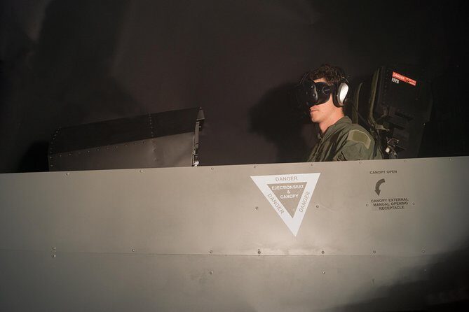 F / A-18 fighter jet flight simulator in Zurich - What Flying an F/A-18 Simulator Feels Like in Real Time