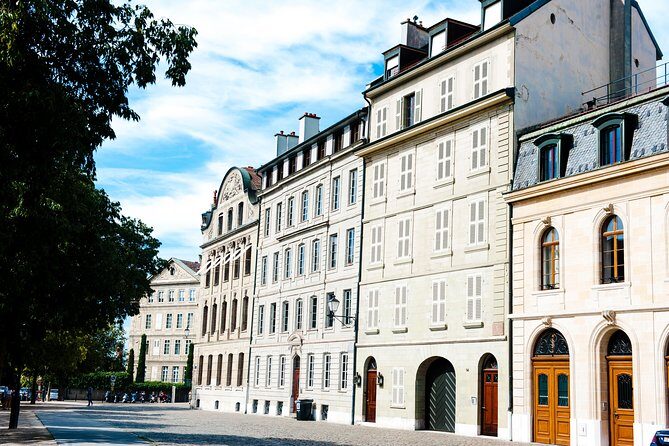 Geneva Walking Tour for your private group with an official guide - Why a private guide at Geneva’s center makes the walk better