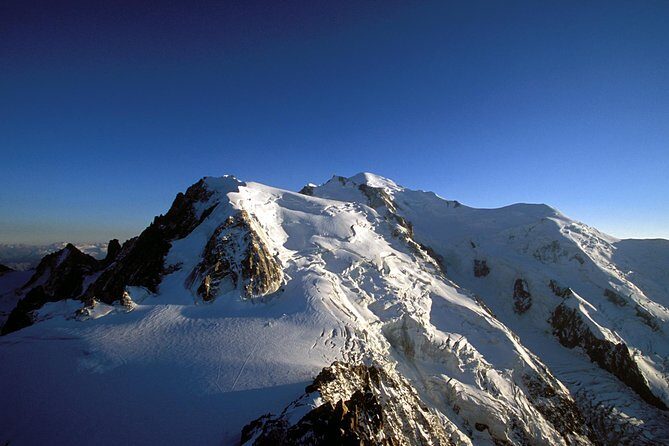 (KTG114) - Chamonix Skiing day from Geneva - Gear pickup at Sport 2000: the moment to get it right