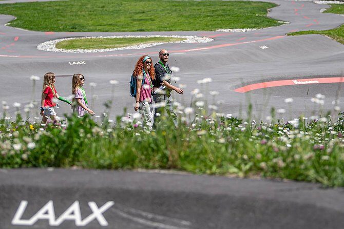 Laax Falera Foxtrail Tschiel - Start in Laax: Picking up the trail vibe near Gästeinformation Laax