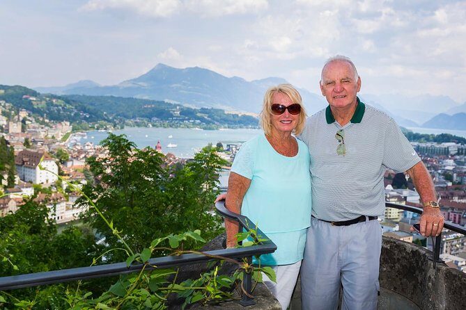 Lucerne Private Walking Tour with a castle visit! - Lion Monument and Lake Lucerne: emotion plus room to breathe