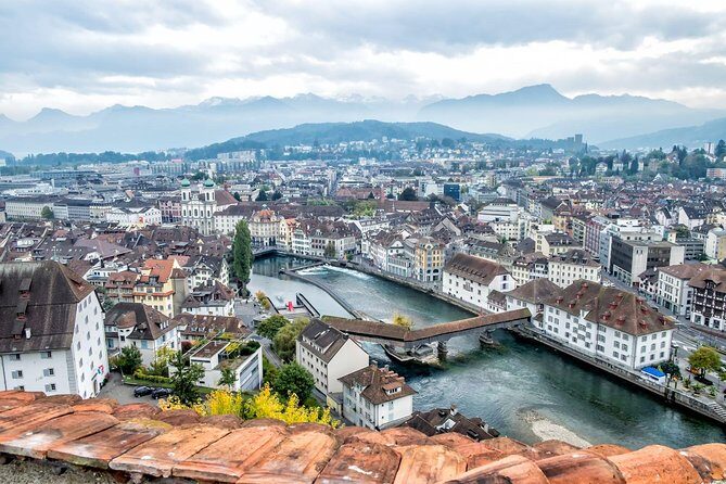 Lucerne small group walking tour and Lake Cruise from Zürich - Old Town on foot: Chapel Bridge, Spreuerbrücke, and the Reuss River