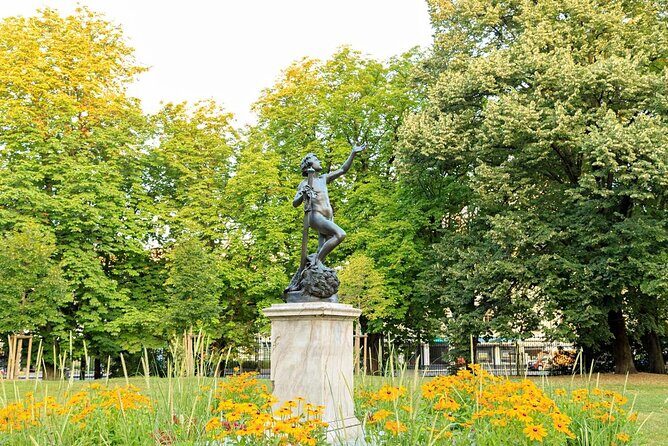 Old Town Geneva Private Walking Tour - Place de Neuve: your quick orientation in Geneva
