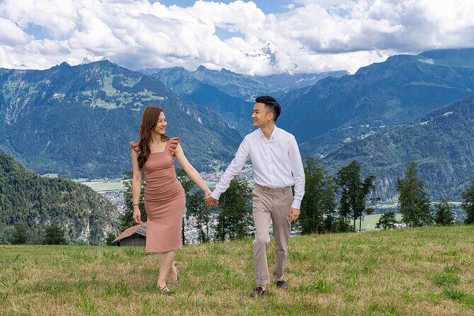 Phototour Private Photoshoot in Interlaken & Lake Brienz and Thun - Neuhaus on Lake Thun: the Niesen pyramid view