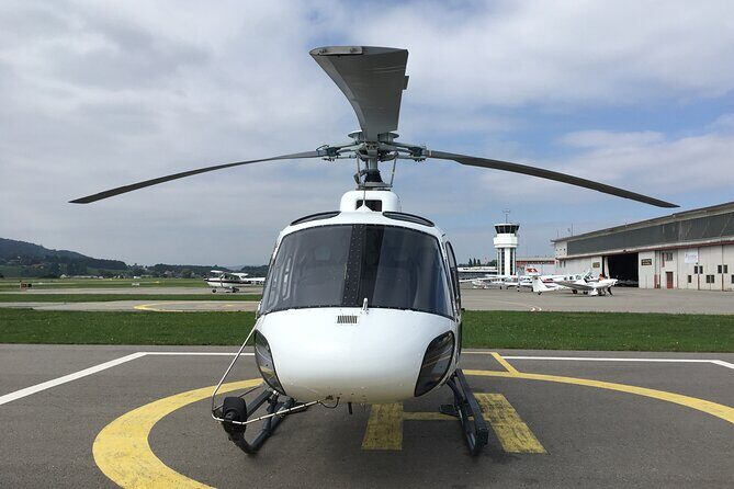 Private helicopter flight to Stockhorn mountain, with view to the Swiss Alps - From Bern-Belp over Lake Thun: why the water looks painted