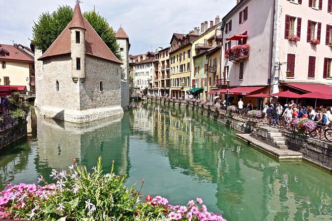 Private Tour to Annecy, from Geneva - Old Town orientation: Hôtel de Ville to your first canal views