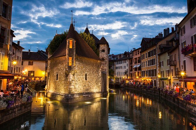 Private Trip from Geneva to Annecy in France - Lake Annecy: views are included, boat time is optional