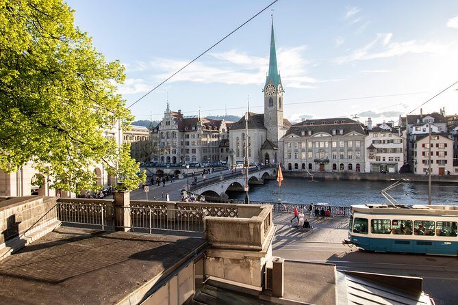 The Secret Doors of Zurich - Learning the story: what “Zurich history” means on this route