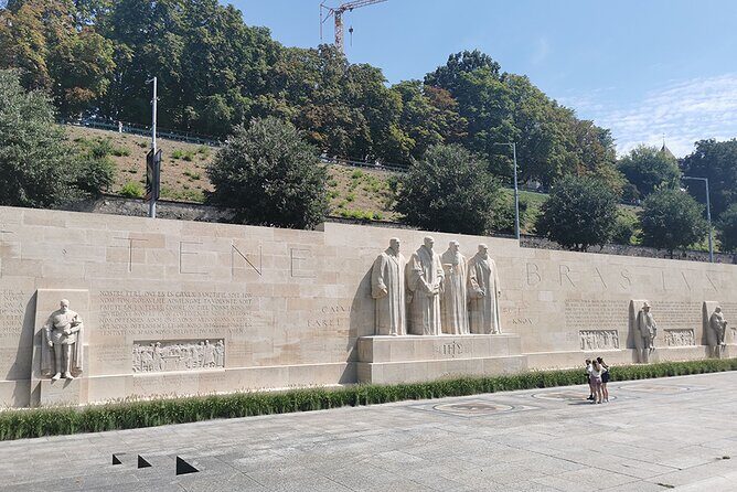 Unusual Audio Tour of Geneva - Key highlights you’ll notice right away