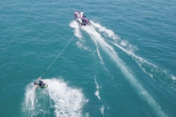 Wakeboarding Lake Zurich - afternoon ! - Wakeboard to kneeboard to tubing: your included options