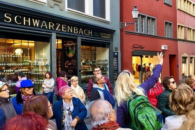 Walking tour of Zurich - your first overview of the city (Private Tour) - Starting at Bahnhofplatz: easy meet-up, low friction