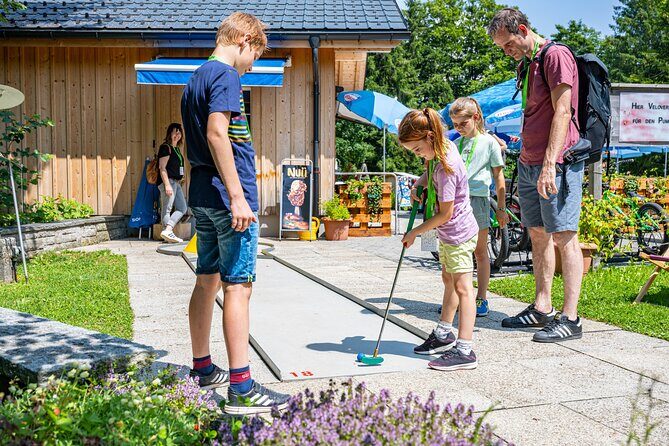 Wildhaus Foxtrail Funi - Starting at Hotel Hirschen and getting your team ready