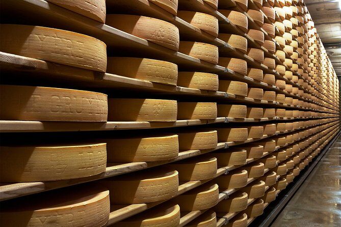 Winter Gruyères, chocolate & cheese tour from Lausanne - Why this day trip works: food stops plus real town time