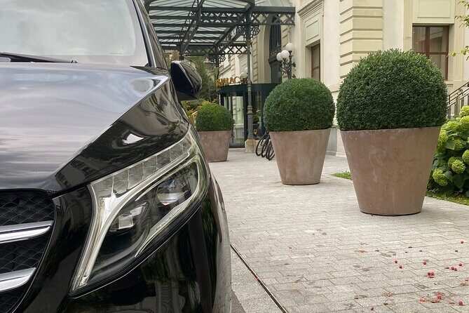 ZRH Zurich Airport to Zurich City Private Transfer–Winter Special - Holiday timing: the Winter Special for Christmas and New Year